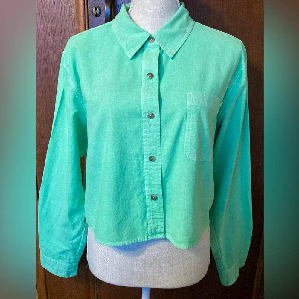 Universal Thread linen long sleeve button down crop top in green - Large
